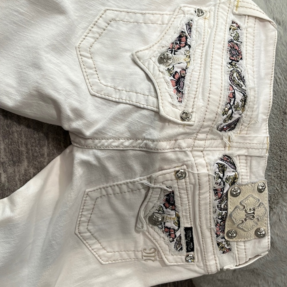 Miss me 26 white capri